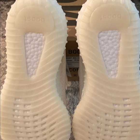 Yeezy boost 350 triple white NWT NEVER USED - Picture 4 of 6